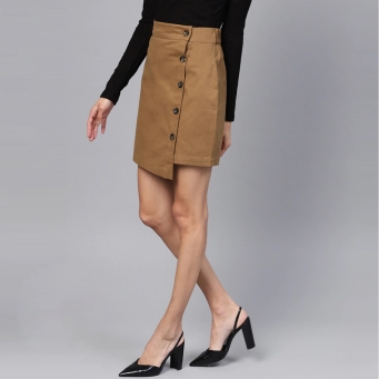 السراويل القصيرة والتنانير